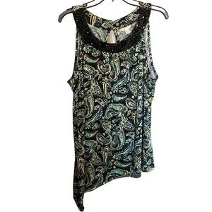 Sleeveless paisley print top with button keyhole back neckline